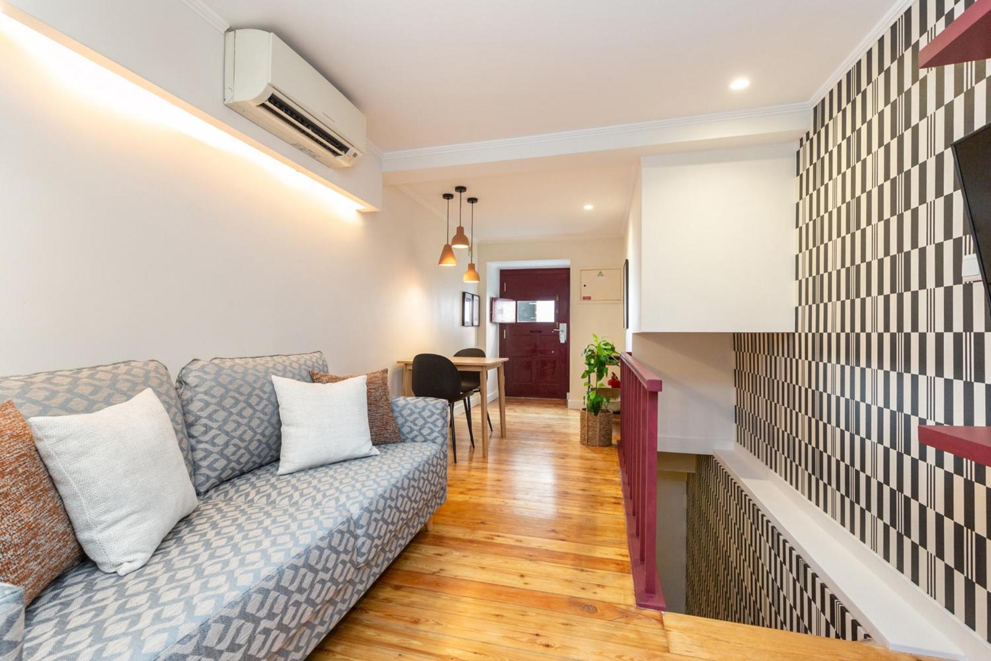Designer Retreat- Newly Remodelled 1 Bedroom Apartment *