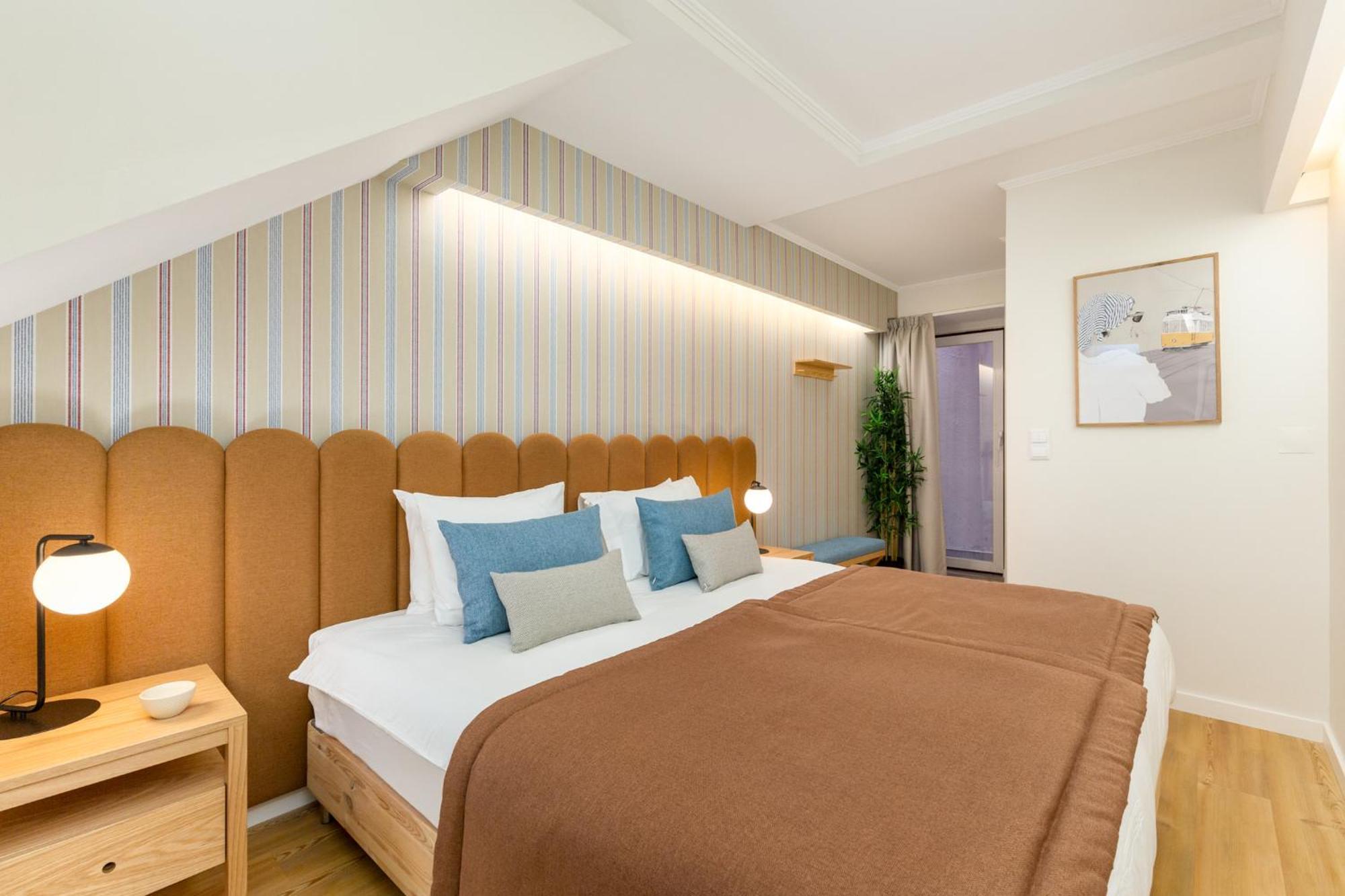 Designer Retreat- Newly Remodelled 1 Bedroom Apartment *